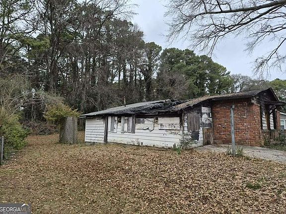 3rd image of 6203 Castlewood Dr