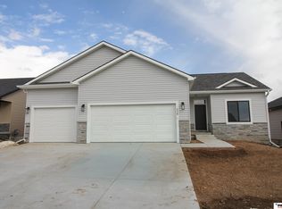 528 Woodsage Rd, Seward, NE 68434