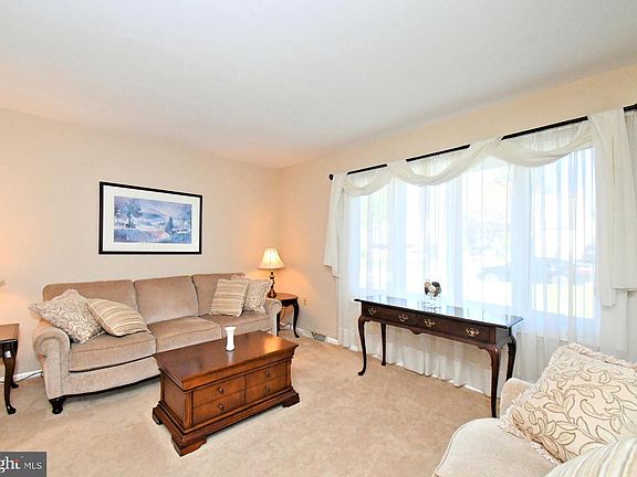 5th image of 204 Orlemann Ave