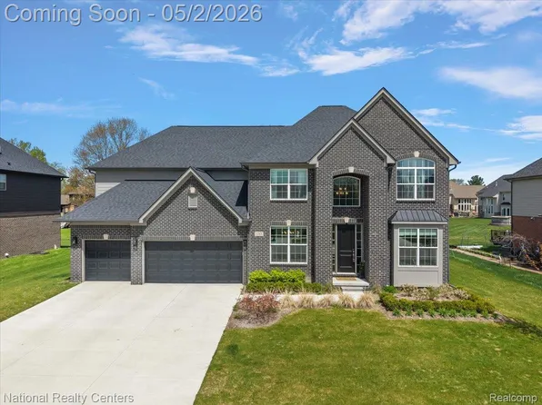 1283 Bloomingdale Dr, Troy, MI 48085
