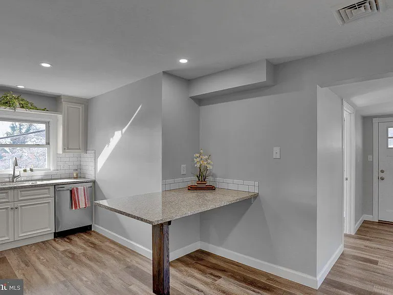 933 N Hanover St #2 — Photo 3