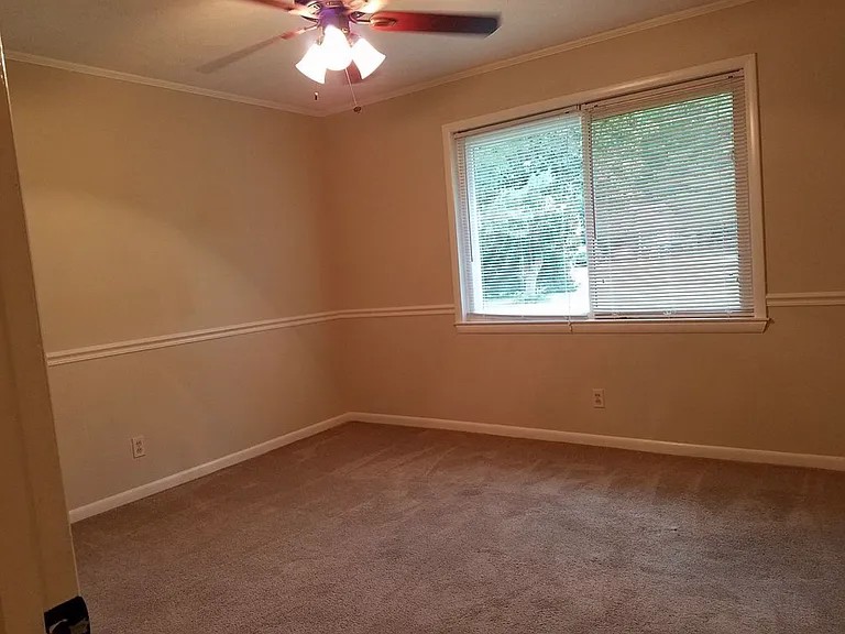 535 Milam Dr — Photo 17