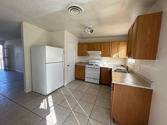 5th image of 939 Palmetto St