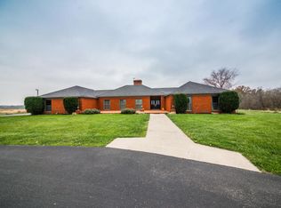 907 E Broadway St, Mc Leansboro, IL 62859