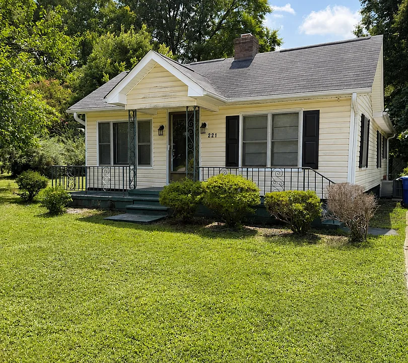 221 Neal St