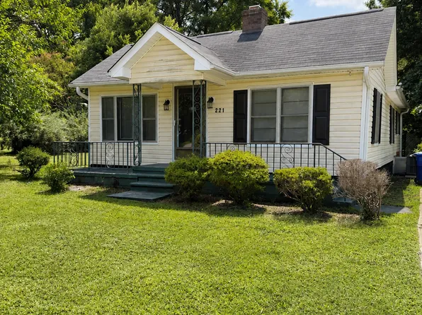 221 Neal St, Elon, NC 27244