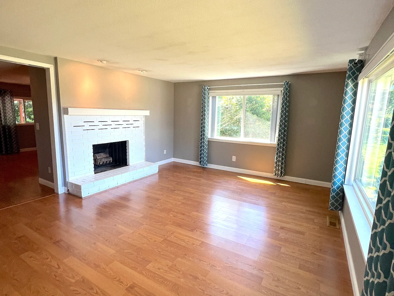4 bed, 2560 sqft, $2,700 — Photo 4