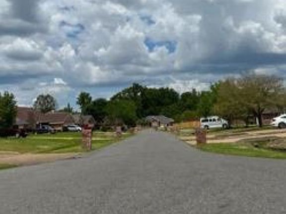 Exterior Neighborhood (street photo)