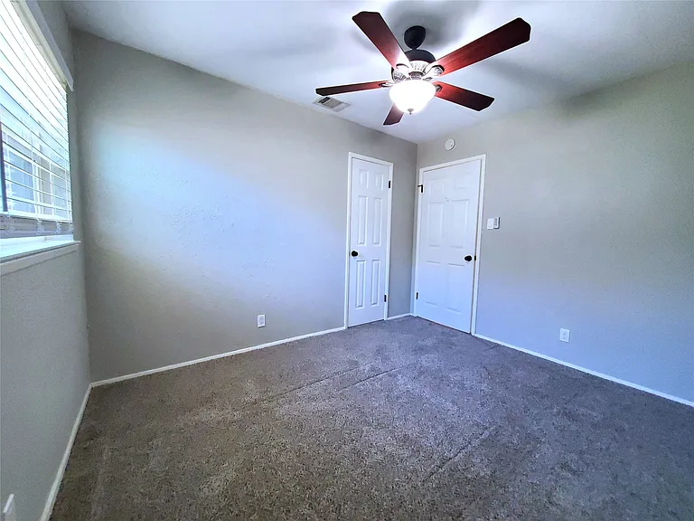 806 Greenhaven Dr — Photo 11