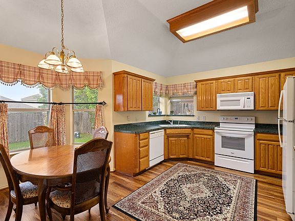 3rd image of 620 Troxell Blvd
