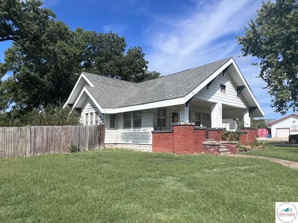 1003 N 2nd St, Clinton, MO 64735
