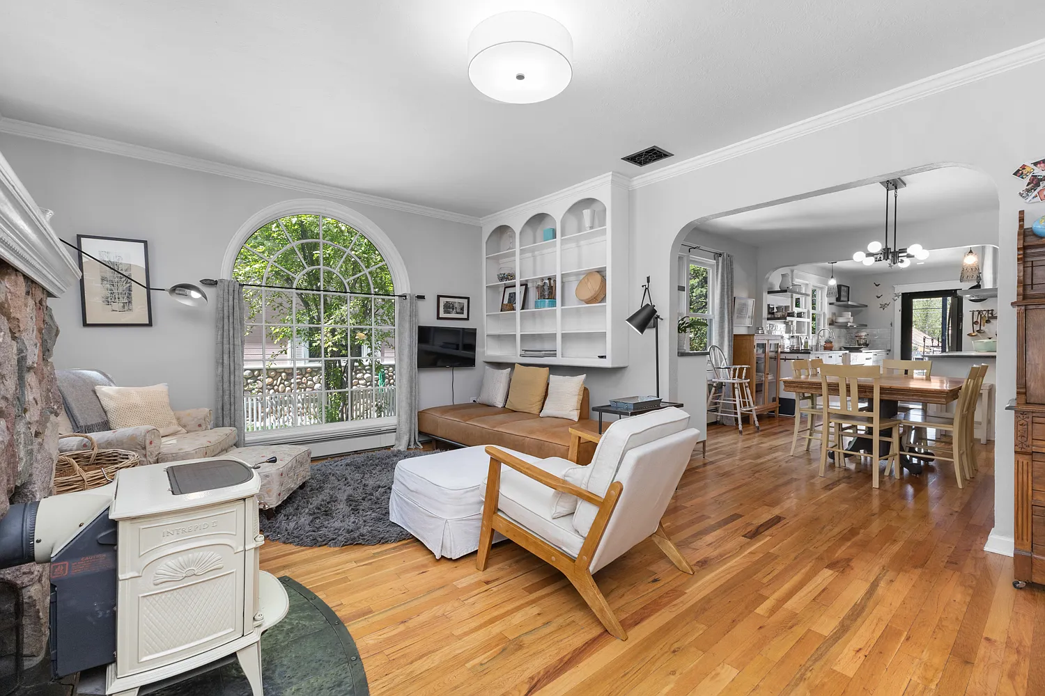 3 bed, 1935 sqft, $7,500 — Photo 1