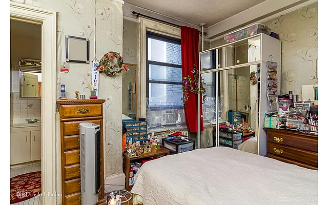 Sold by Douglas Elliman | media 19