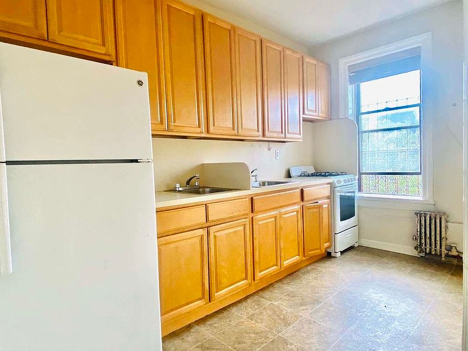 2nd image of 248 Hewes St #5L