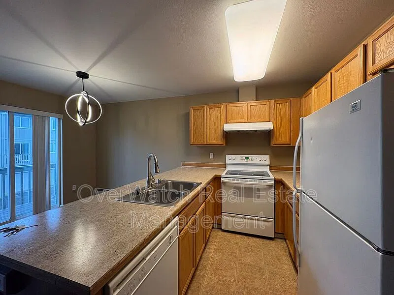 2 bed, 1.5 bath, 1020 sqft, $2,200 — Photo 4