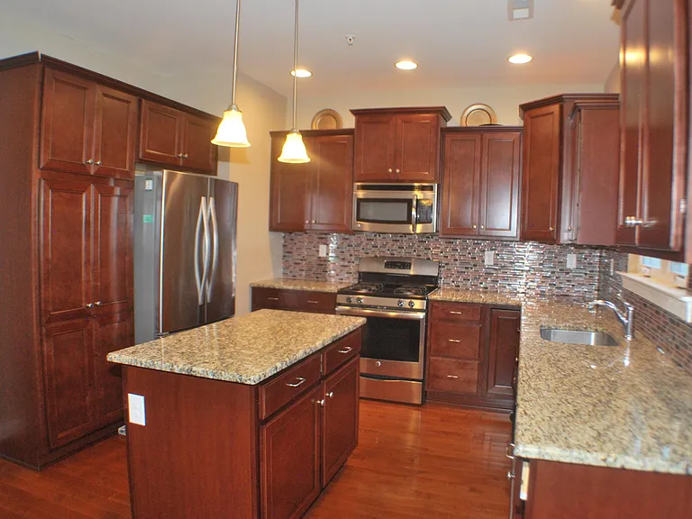 209 Moore Ct — Photo 3