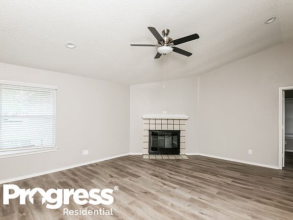3rd image of 1032 W Hills Ter