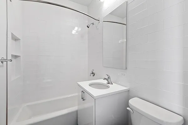 Rented by Greystar | media 8