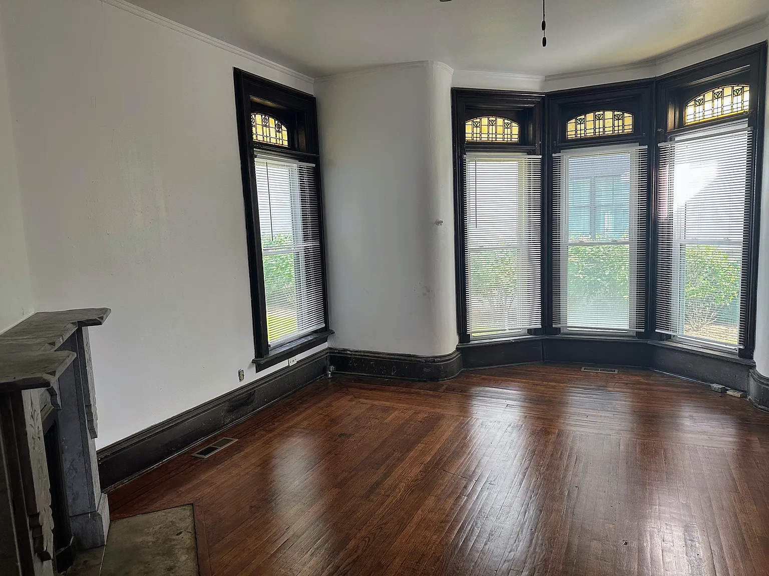 5 bed, 3160 sqft, $4,400 — Photo 4