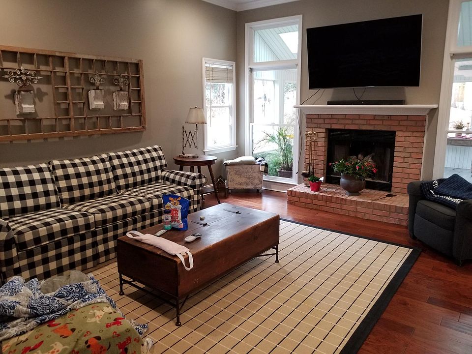 2nd image of 150 Inland Cir
