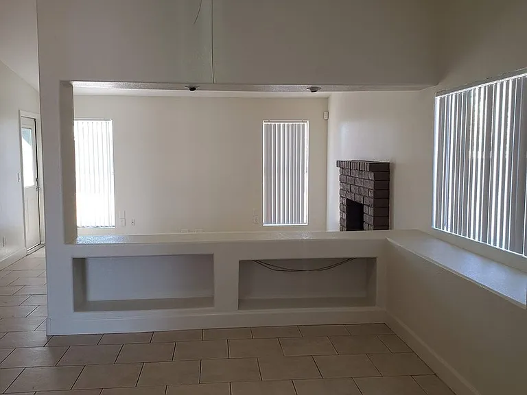 3637 W Angela Dr — Photo 5