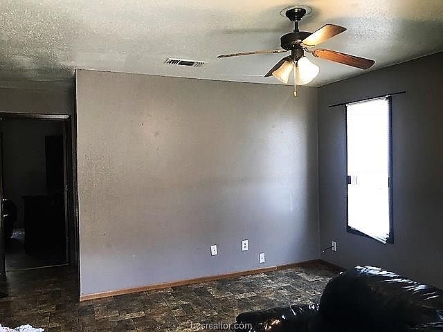 2nd image of 418 Macarthur St