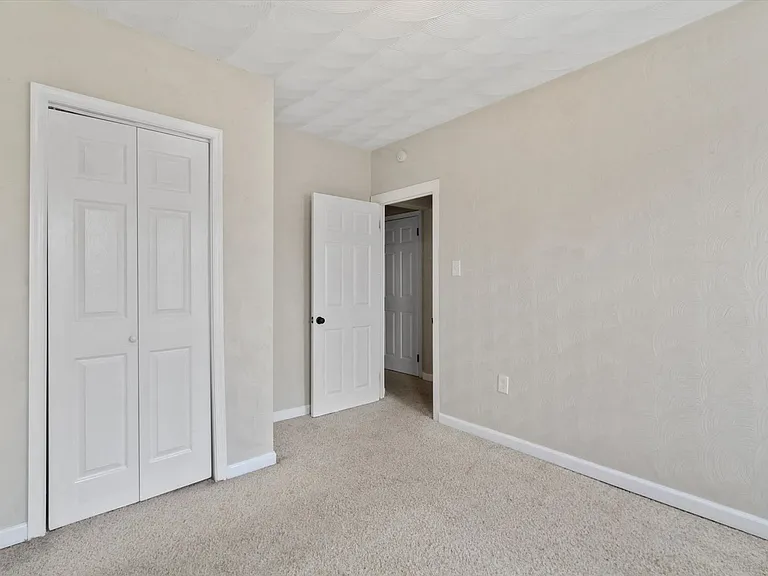 40 Laurel St — Photo 17