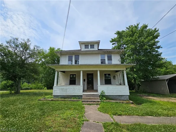 38 School Dr, Walton, WV 25286