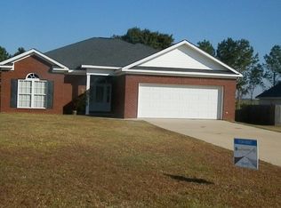 109 Lake Ln, Headland, AL 36345