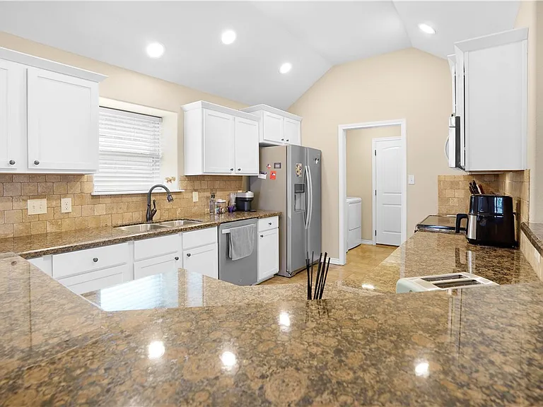 2524 Warkworth Ln — Photo 9