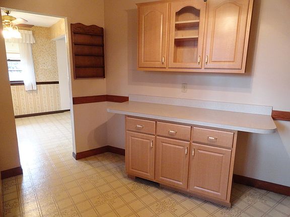 3rd image of 22819 W Davy Ct