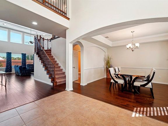 4th image of 2522 Montclair Court