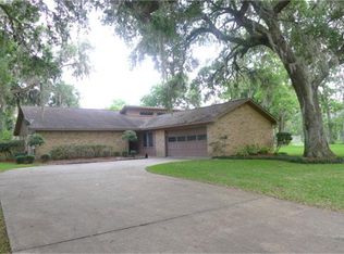 225 Montclaire Dr, West Columbia, TX 77486