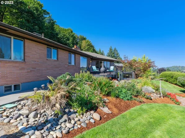 715 SW Walters Dr, Gresham, OR 97080