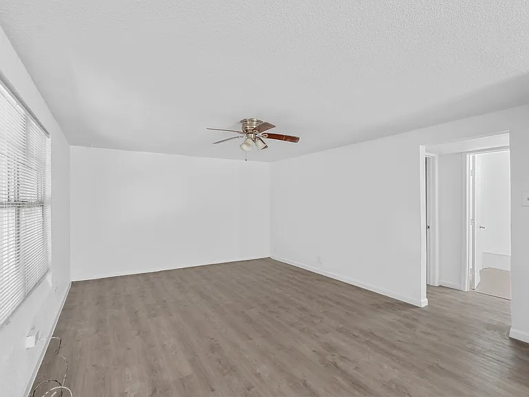 120 E Monterey St #120 — Photo 6