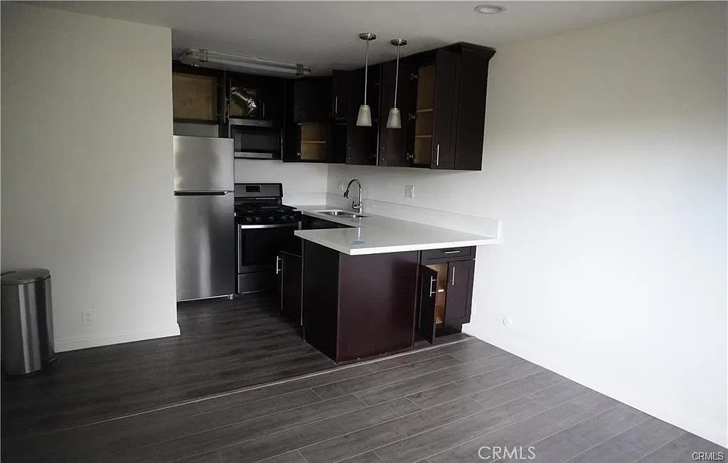 2 bed, 540 sqft, $2,600 — Photo 3