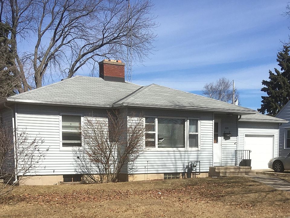 2nd image of 2120 33rd St