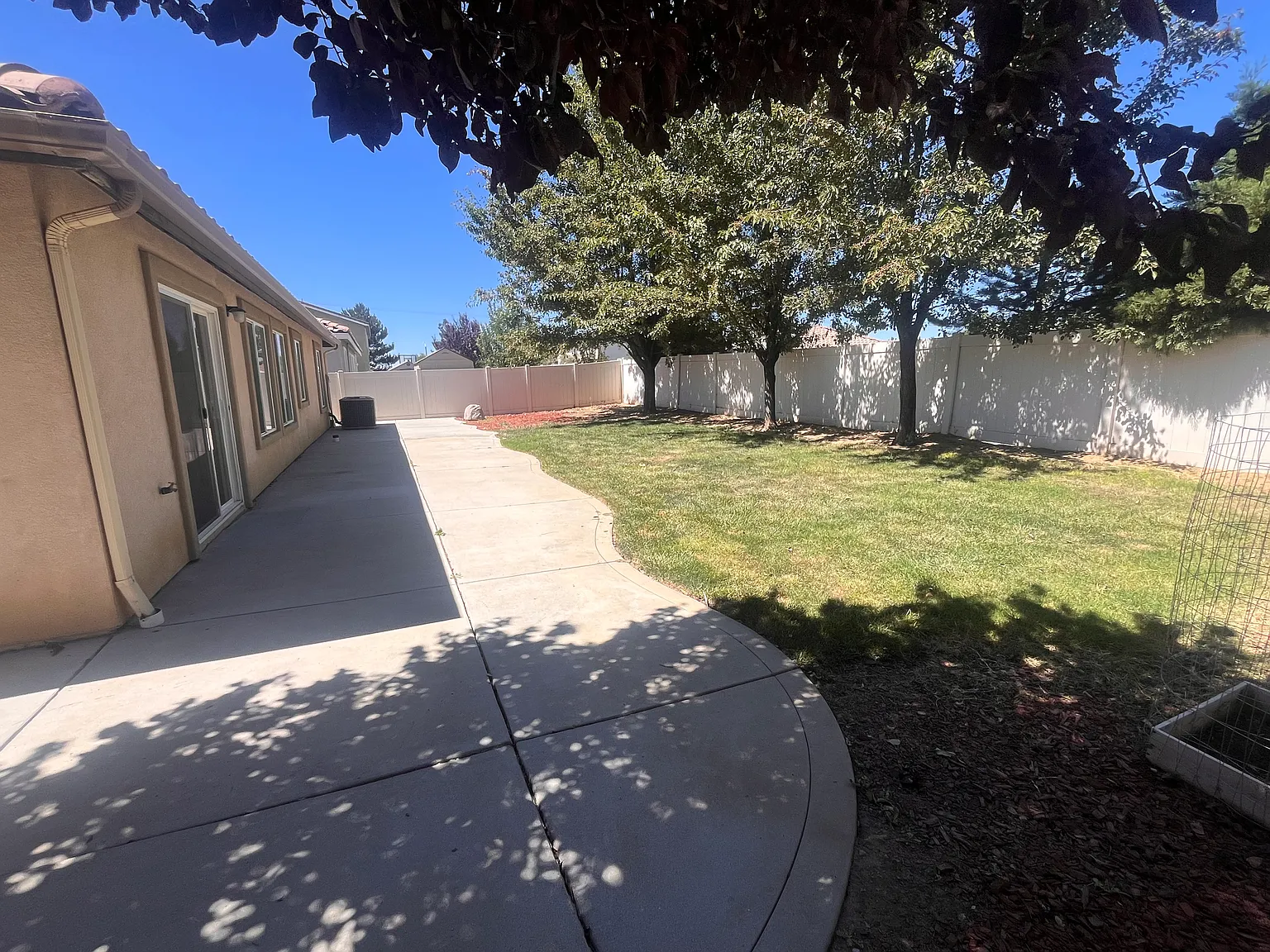 3 bed, 1985 sqft, $2,850 — Photo 3