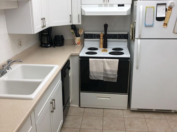 Kitchen, fully stocked.