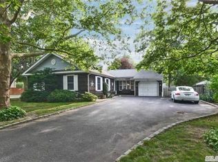 196 Barrett Ave, Bayport, NY 11705
