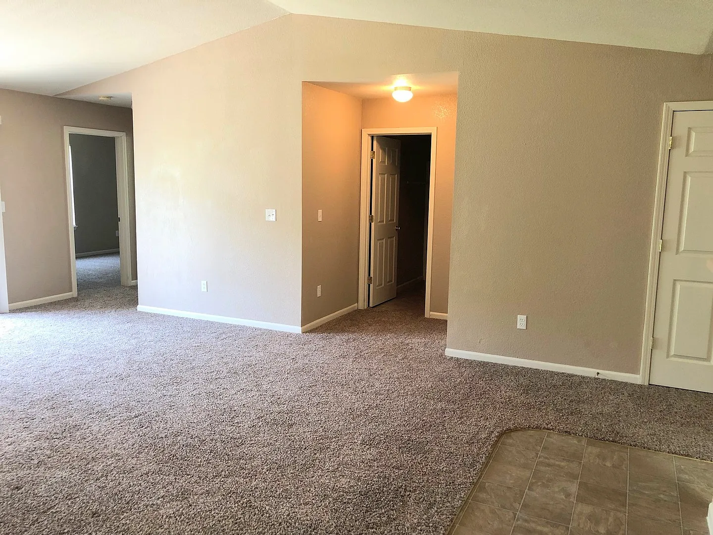 3 bed 2 bath spacious duplex! — Photo 3