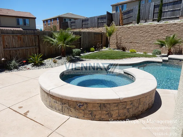 5635 Saratoga Cir — Photo 25