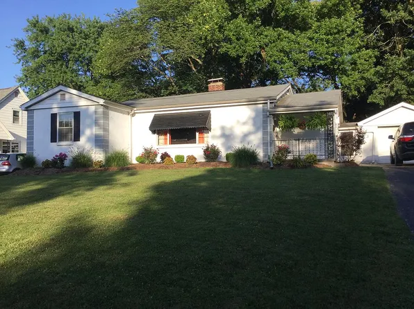 3 Glen Grove Dr, Belleville, IL 62226
