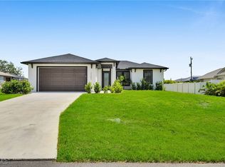 2105 NE 9th Place Cpe, Coral, FL 33909