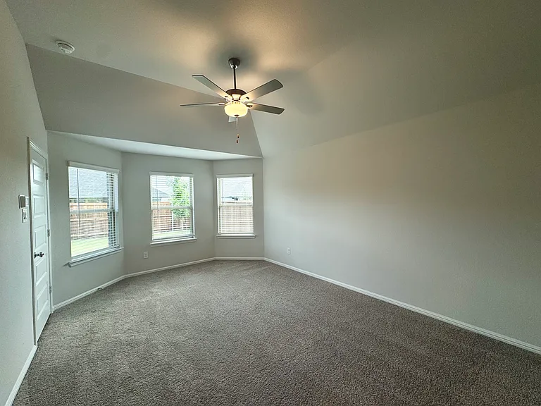 1424 Avalon Ct — Photo 13