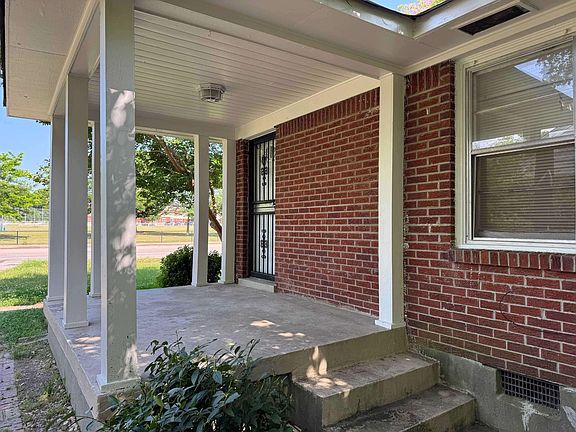 3rd image of 1343 Colonial Rd
