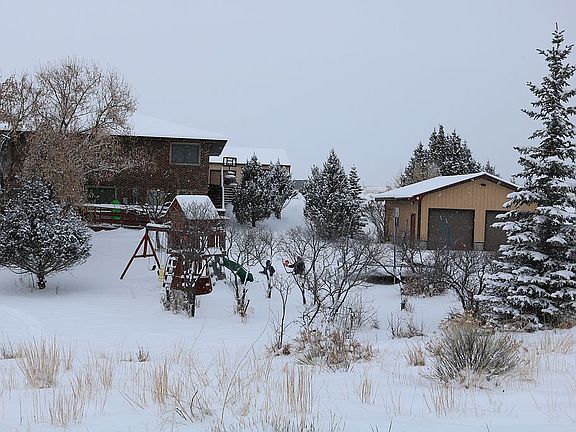 House/detached 2 car garage