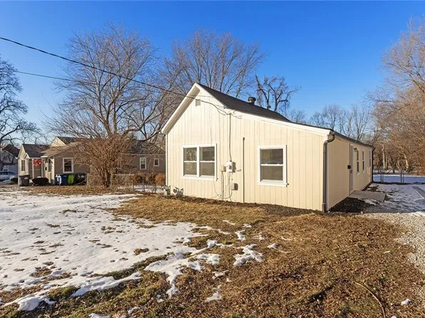 1605 NW Vesper St, Blue Springs, MO 64015