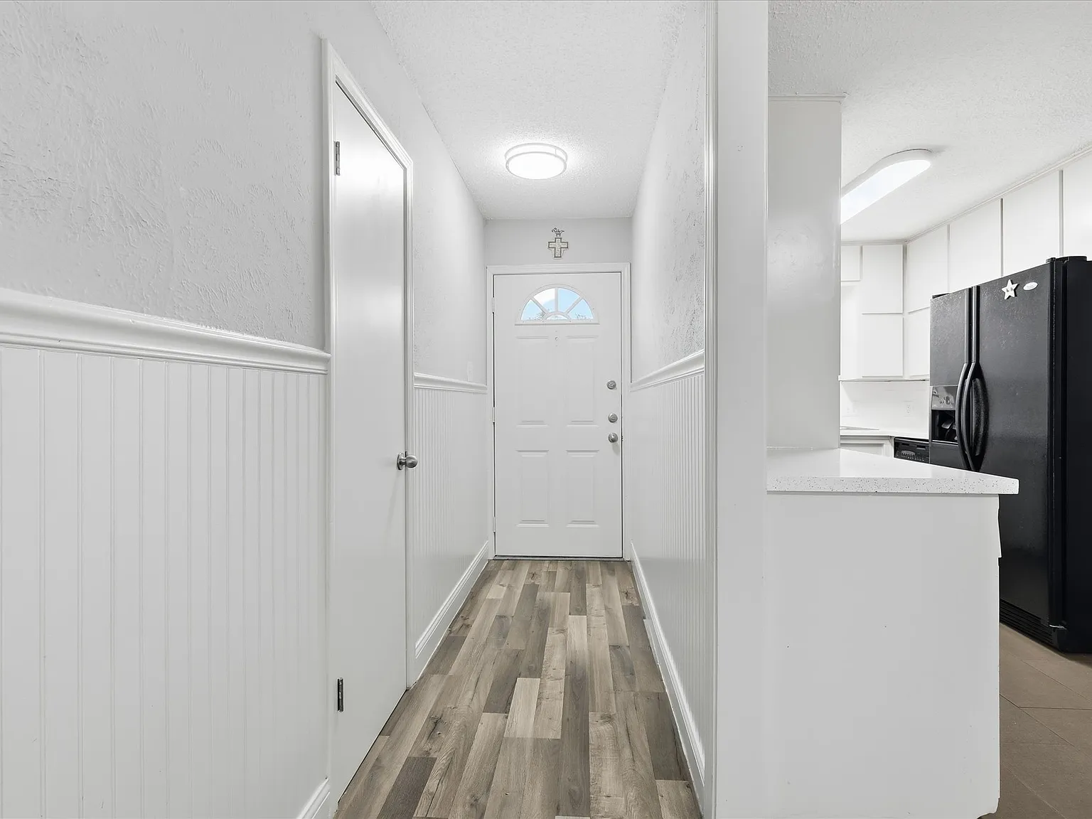 3 bed, 1042 sqft, $1,895 — Photo 3