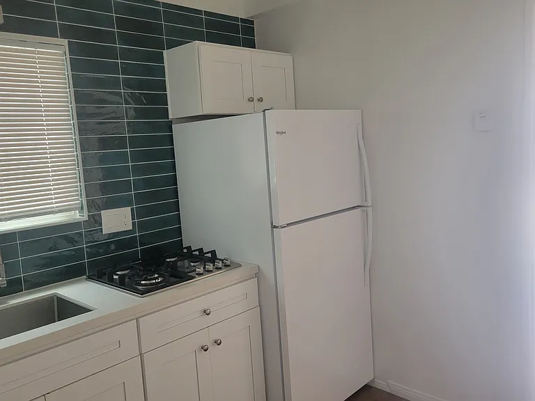 4030 Ingraham St #B — Photo 4